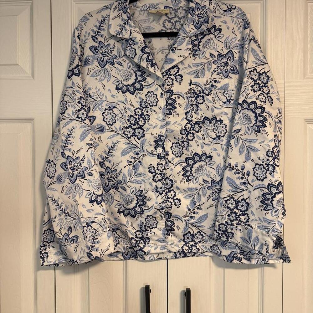 Appleseed's Petites Button-Up Shirt / Floral Print / Blue and White / 80% Polyes